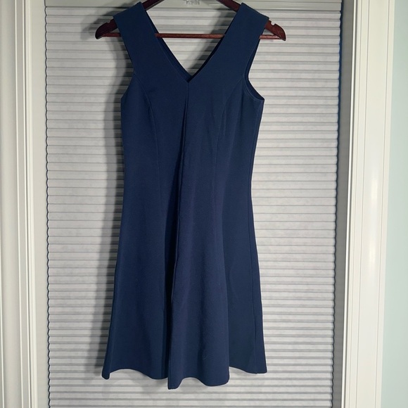 Lilly Pulitzer Dresses & Skirts - Lilly Pulitzer navy knit dress E-11